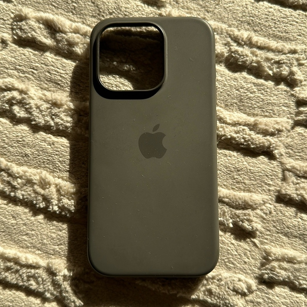 Apple iPhone 15 Pro Silicone Case with MagSafe